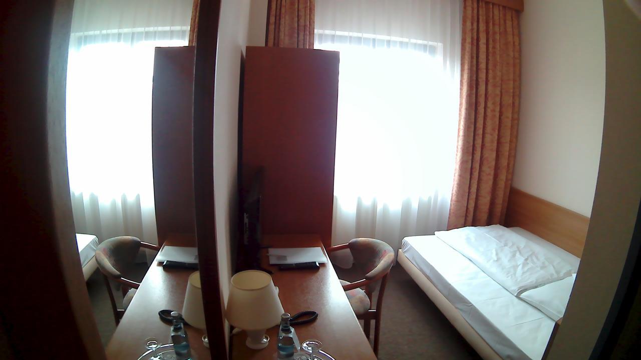 Hotel Christinenhof Garni - Bed & Breakfast Gadebusch Экстерьер фото