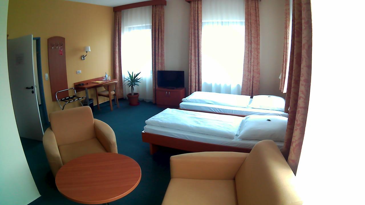Hotel Christinenhof Garni - Bed & Breakfast Gadebusch Экстерьер фото